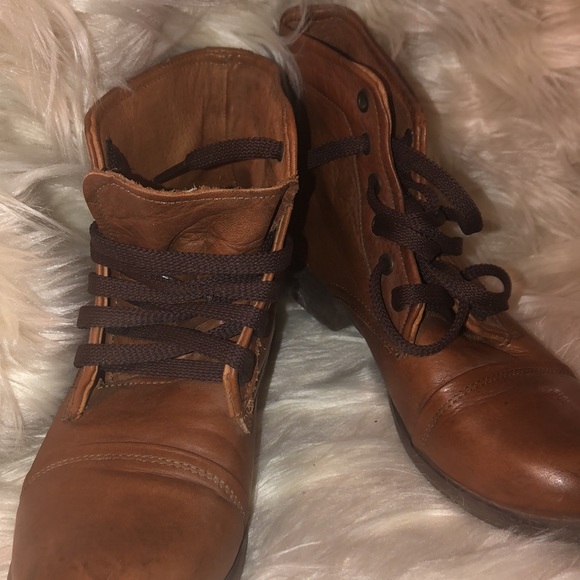 ZIGI SOHO leather lace up bootie. - Picture 5 of 11